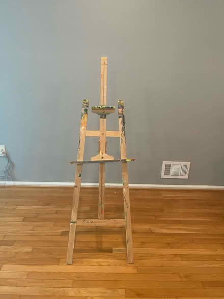 Photo of free Easel (Falls Road Park) #1
