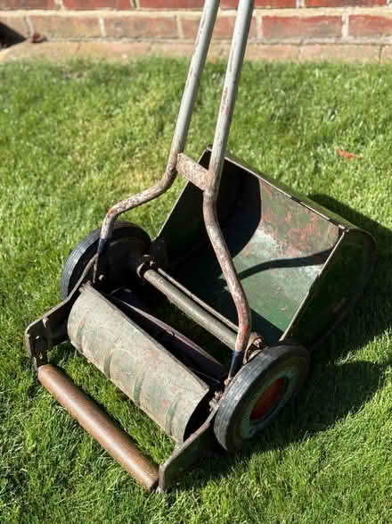 Photo of free Lawn mower (Bexleyheath DA6) #1