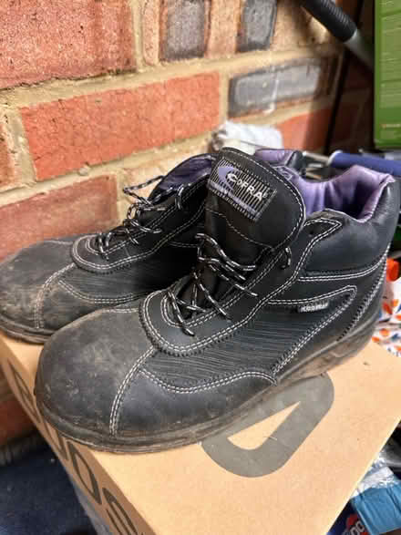 Photo of free Ladies steel toe cap boots (RG30, Reading West) #1