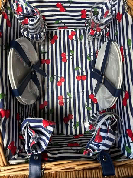 Photo of free Cherry print Picnic basket (ware SG12) #4