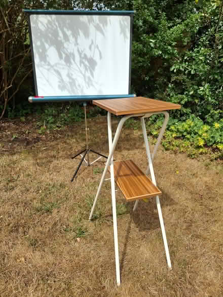 Photo of free Projector Stand & Screen (Handforth SK9) #1