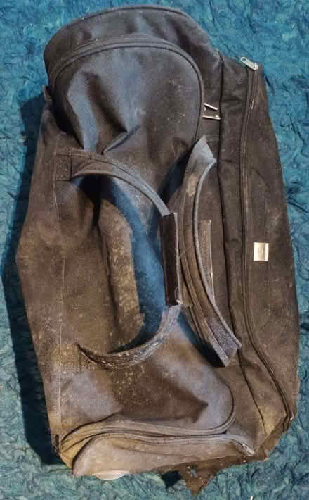 Photo of free Large black sports/travel holdall (Teddington TW11) #2