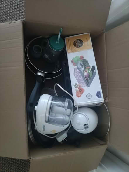 Photo of free A box with mixed kitchen items (Wells BA5) #2