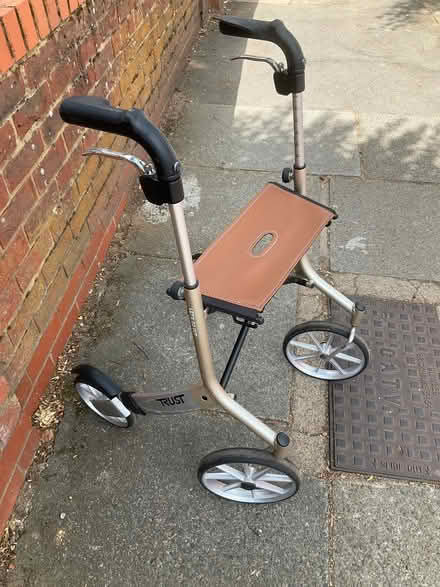 Photo of free Four wheel walker with seat (Hampton Hill TW11) #2