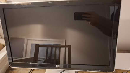 Photo of free 25" monitor (Stockwell park road SW9) #1