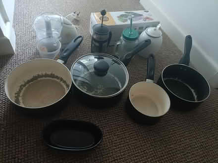 Photo of free A box with mixed kitchen items (Wells BA5) #1