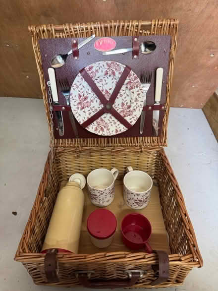 Photo of free Wicker picnic hamper (South Tonbridge TN9) #2
