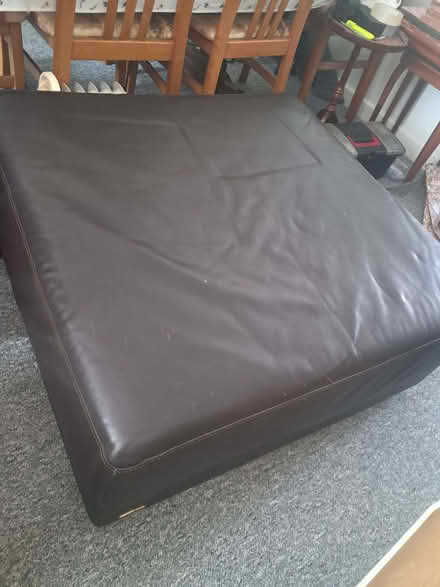 Photo of free Pouffe/ottoman with wheels (St. Martin's CT1) #3