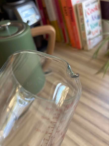 Photo of free Pyrex jug - chipped rim (Beckenham BR3 BR3) #2