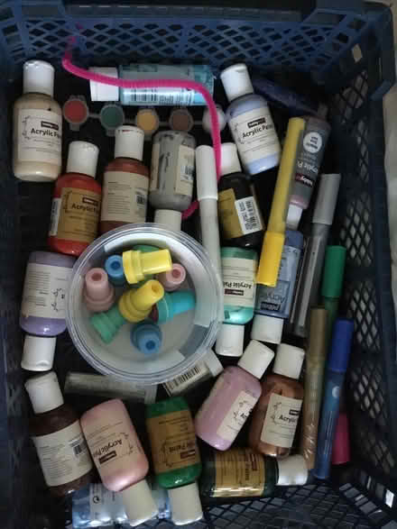 Photo of free Acrylic paint and glitter (SG1) #1