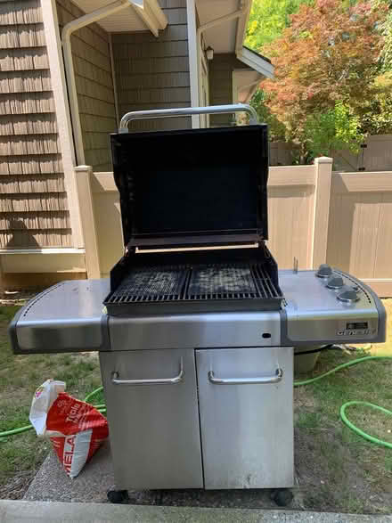 Photo of free Weber Genesis BBQ (Near 164th and 60th) #1