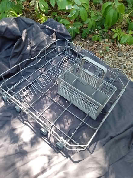 Photo of free dishwasher shelf and cutlery holder (East Hagbourne) #2