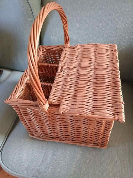 Photo of free Old style picnic basket (Leckhampton GL53) #2