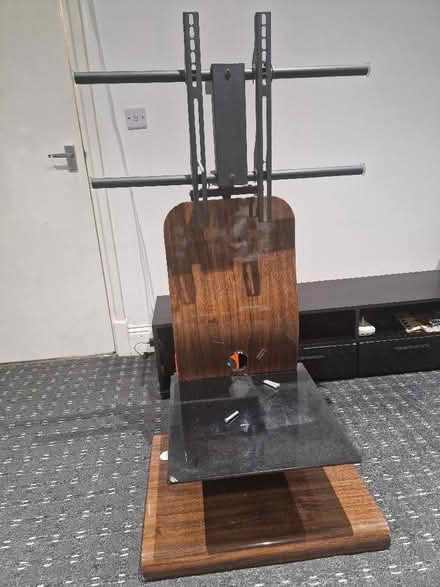 Photo of free TV Stand With Universal TV Mount Suitable For TVs Up To 50" (Manningham BD8) #1