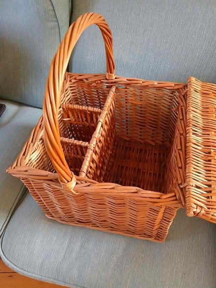Photo of free Old style picnic basket (Leckhampton GL53) #1