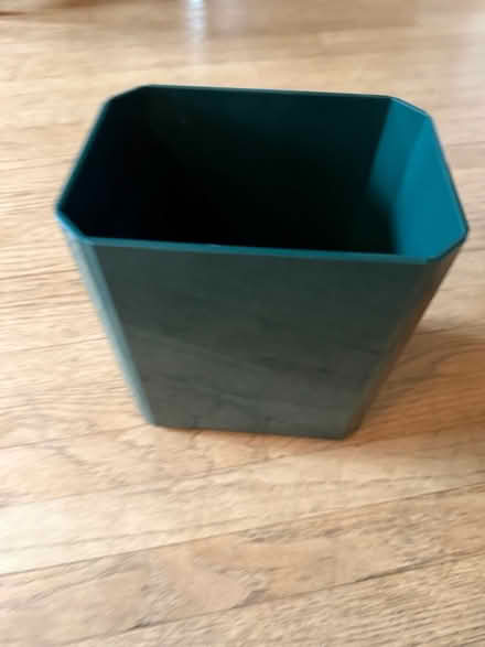 Photo of free Small garbage can (Paramus) #1