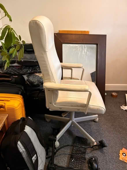 Photo of free Swivel desk chair (Cleeve BS49) #2