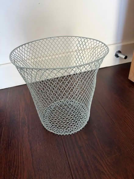 Photo of free Trash bin (Dalston sq E8) #1