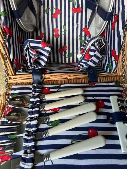 Photo of free Cherry print Picnic basket (ware SG12) #3