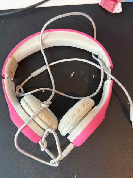 Photo of free Girls headphones - great condition (Scarsdale) #1