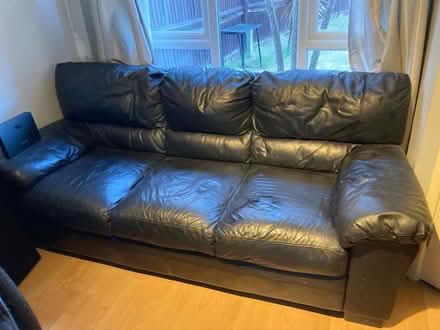Photo of free Matching 2 and 3 seater sofas (UB4 hayes) #2