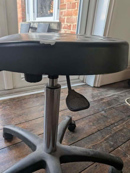 Photo of free Hairdressers chair (Abington NN1) #3