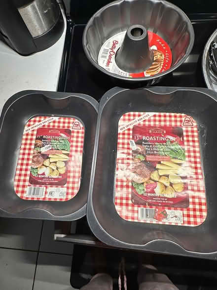 Photo of free Unused roasting pans Bundt caketry (Lisgar Mississauga) #1