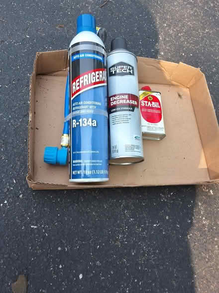 Photo of free R-134a Refrig, Eng Clean, Sta-bil (Irondequoit near zoo.) #2