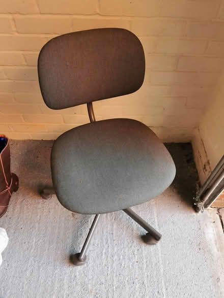 Photo of free Desk chair grey (Southmoor OX13 5FQ) #2