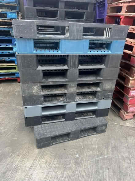 Photo of Urgently in need of Plastic pallets (Rochester ME1) #1