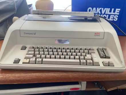 Photo of free Old electric typewriter (Near Square One) #1
