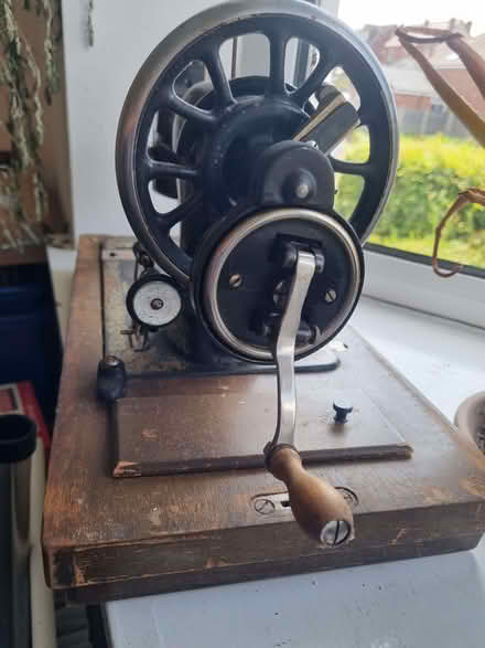 Photo of free Jones hand operated sewing machine vintage (Woodseats S8) #4