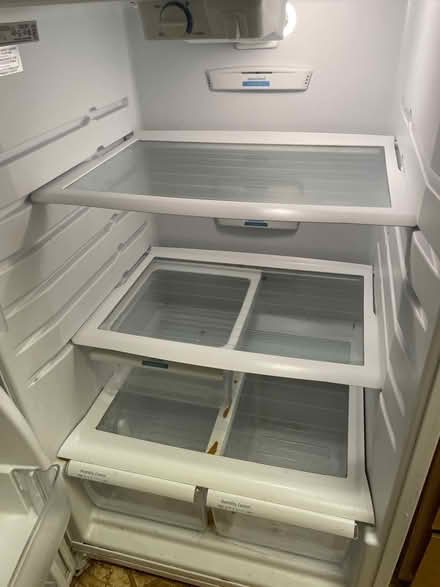 Photo of free Whirlpool fridge (N. Shoreline / 15th Ave NE) #4