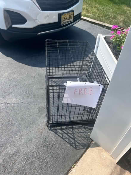 Photo of free Dog crate 29.5 x 19 (North Brunswick, NJ) #2