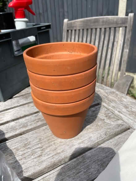 Photo of free 4 small terracotta plant pots (Chessington KT9) #1