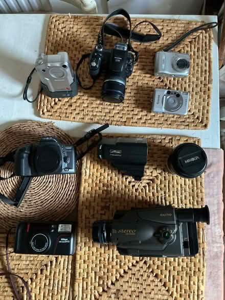 Photo of free Old cameras, job lot (Water End HP1) #1