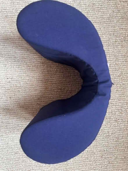 Photo of free travel neck pillow (BA4) #1