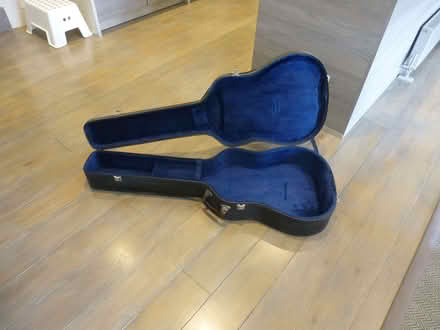 Photo of free wooden case for acoustic guitar (Bath BA1) #1