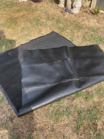 Photo of free 6ft x 4ft rug (Chessington KT9) #2