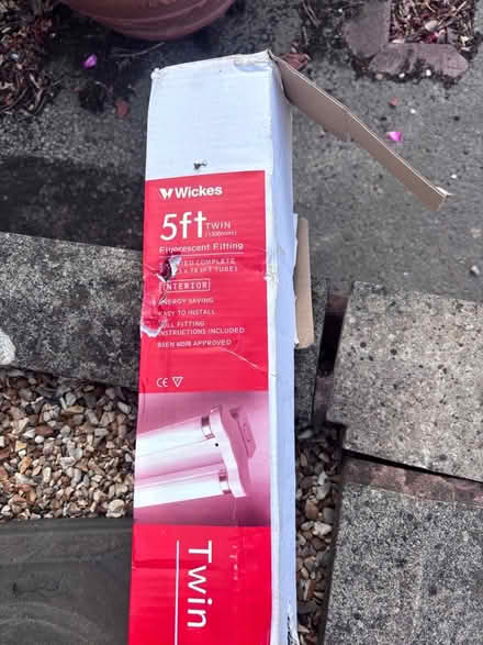 Photo of free 5ft twin Fluorescent only 1 tube (Fradley Village WS13) #1