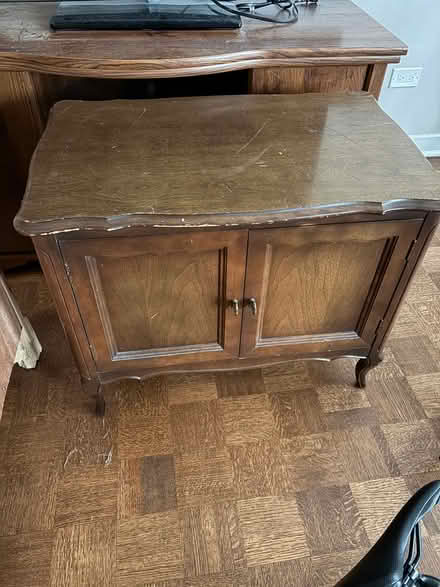 Photo of free TV stand and small cabinet (1212 ave des Pins, Montreal) #2