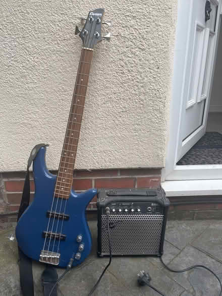 Photo of free Bass guitar and practice amp (L23 2US) #1