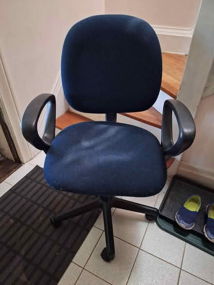 Photo of free Desk chair (Hurontario and South Service) #1