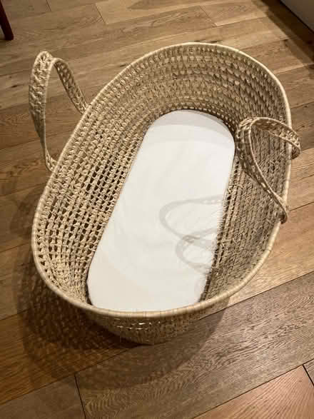 Photo of free Moses basket (N4 Finsbury Park, Stroud Green) #1
