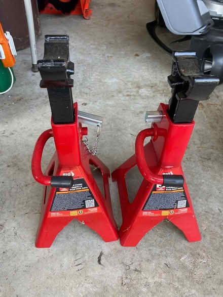 Photo of free New 3 ton jack stands (2) (East Centreville) #1