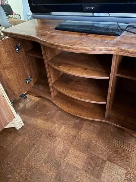 Photo of free TV stand and small cabinet (1212 ave des Pins, Montreal) #1