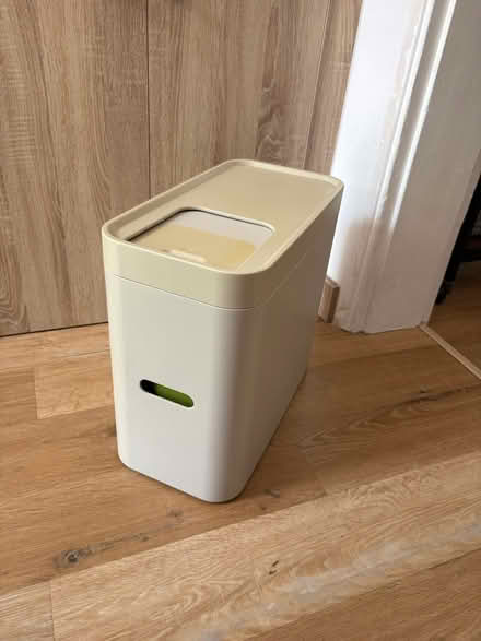 Photo of free Plastic bin (Hemel Hempstead, HP3) #1