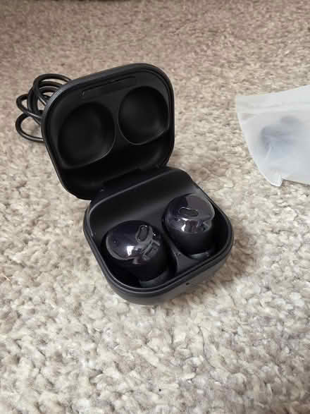 Photo of free Samsung earbuds (Cleland ML1) #2