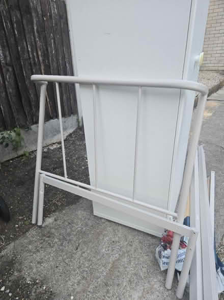 Photo of free Single bed and wardrobe (E4) #4