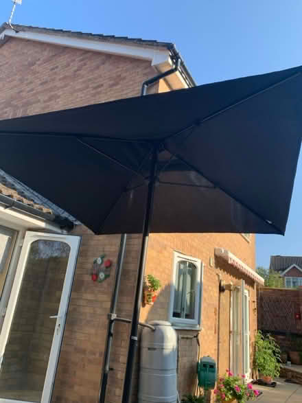 Photo of free Garden parasol (Basingstoke RG22 Hatch Warren) #1